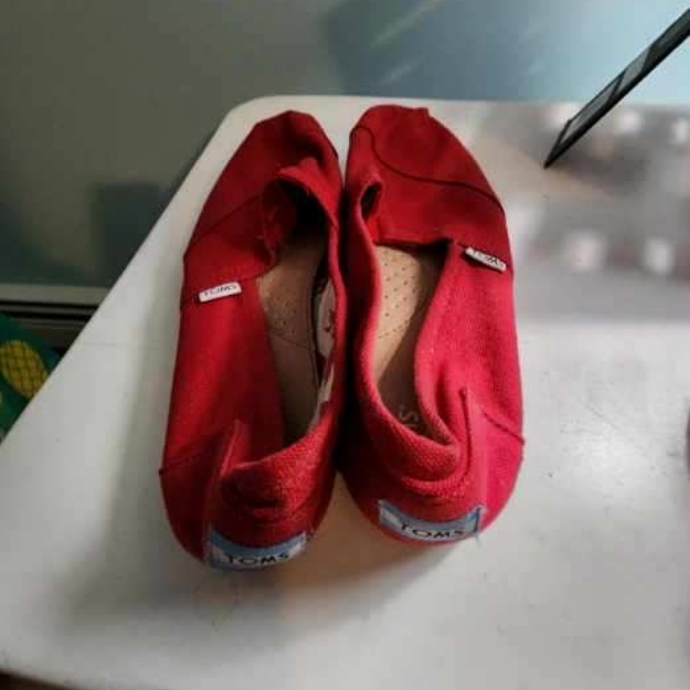 Toms